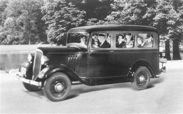 1935 Chevrolet Suburban (copyright image)
