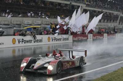 Audi R10 TDI wins at Le Mans (2007)!