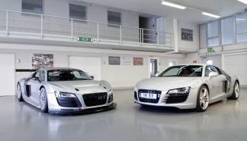 Audi R8 LMS (left) and Audi R8 (right) (copyright image)
