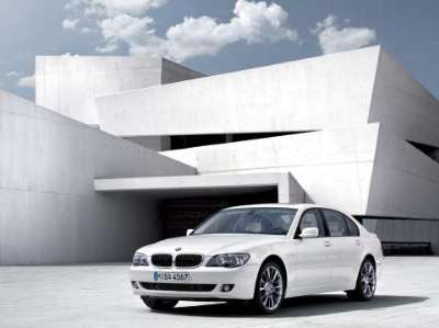BMW 7 White Shadow