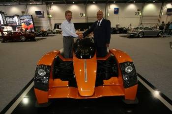 Caparo chairman Lord Paul 
(right) congratulates Paul Osborn 
of Cars International on the companys 
appointment as exclusive 
UK distributor of the Caparo T1
