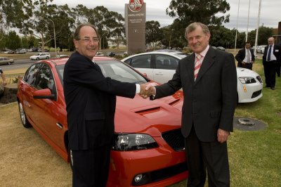 Chris Gubbey (left) and Simon Crean (right) with the new Pontiac G8 in Elizabeth (SA)