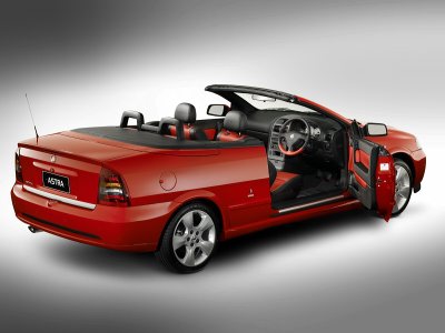 Holden Astra 'Linea Rossa' convertible