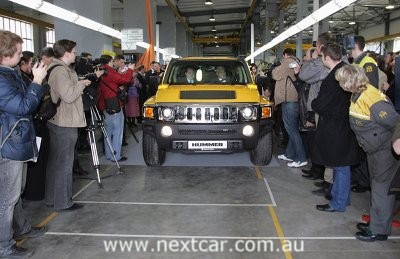 General Motors Vice Chairman Bob Lutz 
drives a new Hummer H3 off the factory 
floor at the Avtotor plant in Kaliningrad,  
Russia on Wednesday, 5th April, 2006