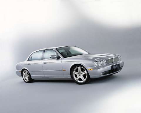 Jaguar XJ Long-Wheelbase saloon 
which made it's debut at the 
2004 New York Motor Show
