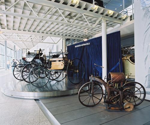 Mercedes-Benz Museum in 2001: 
Gottlieb Daimler's Riding Car, 1885