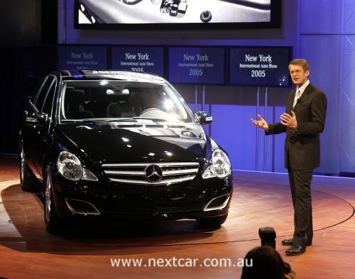 Mercedes-Benz R-Class 
being unveilled by Dr Thomas Weber 
at the 2005 New York International Motor Show