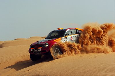 Stephane Peterhansel on his way to 
victory in the 06 Rally of Tunisia