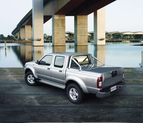 2004 Nissan Navara ST-R 4x4