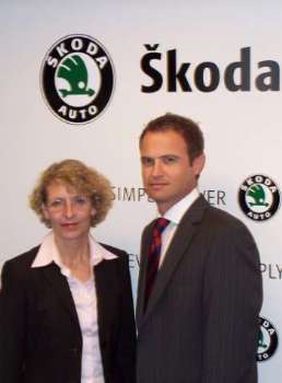Volkswagen Australia executives: 
(left) Jutta Dierks (Managing Director) 
and (right) Matthew Wiesner (General Manager, Press and Public Relations)