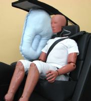 Toyota's newly developed centre rear airbag (copyright image)