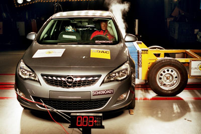 New Vauxhall Astra receives 5 star safety rating from Euro NCAP - Image Copyright Vauxhall