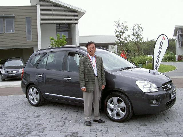 Kia Rondo 2008. Kia Rondo 7 Review - Next Car